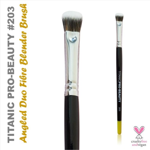 Titanic Pro-Beauty Brush 203 Angled Duo Fibre Blender (Titanic Pro-Beauty Brush 203 Angled Duo Fibre Blender)